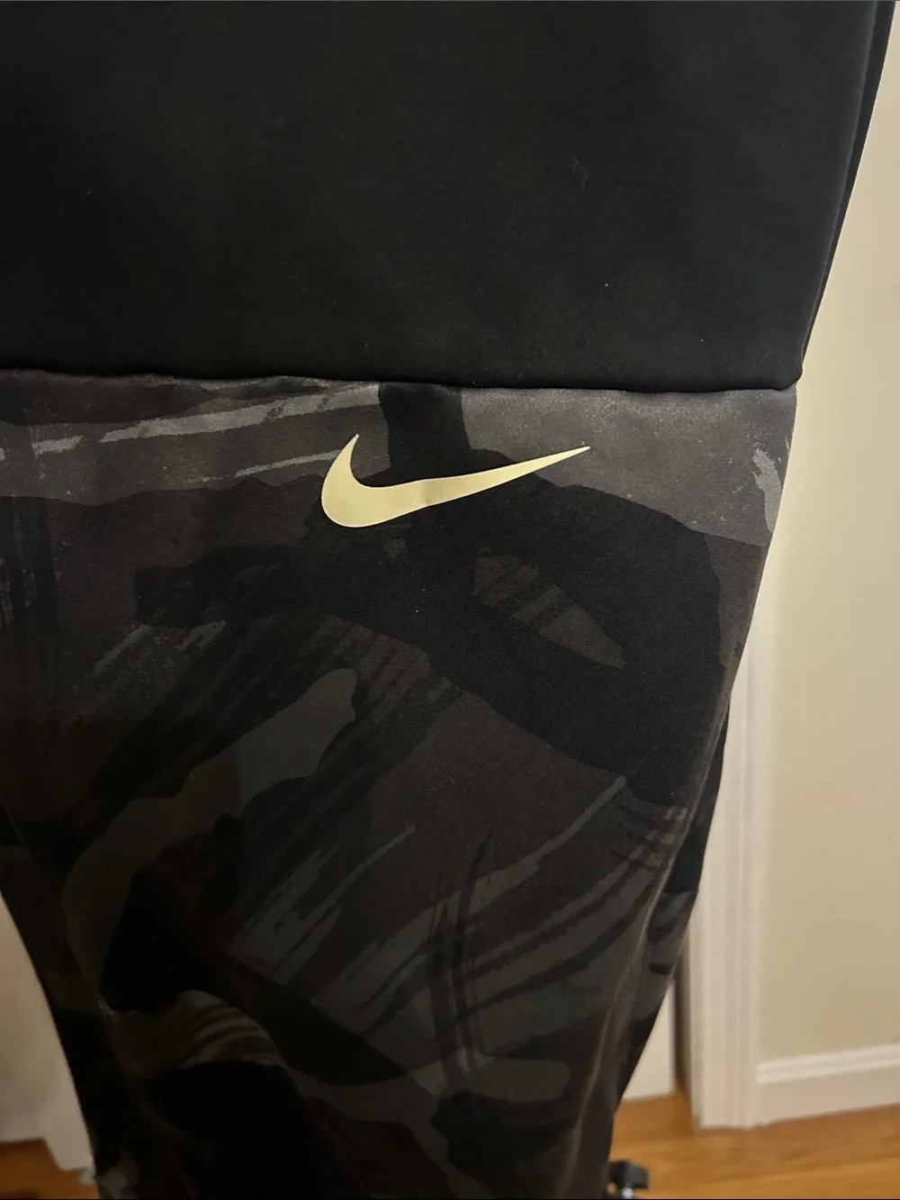 Nike Therma- FIT brushstroke Camo Mens Black Gold XXL Jogger Sweatpants